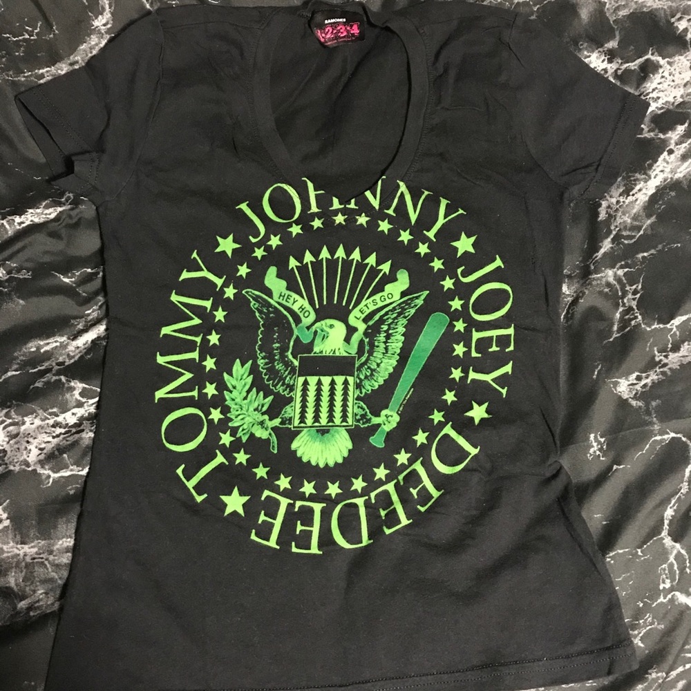Ramones Vneck band tee